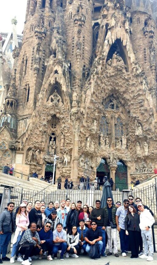 ¡Visita de tripulantes del barco Costa Smeralda a la Sagrada Familia!